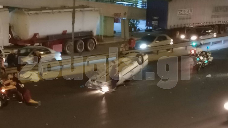 Τροχαίο στην άνοδο του Κηφισού – Ανατράπηκε ΙΧ στη μέση του δρόμου